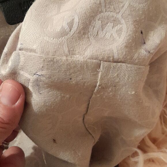 AUTHENTIC MICHAEL KORS BLACK LEATHER GOLD HARDWARE LOCK & KEY CHAIN SATCHEL BAG - Picture 11 of 17